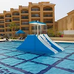 Selena Bay Luxury Sea View 1Br Apartment, Private Beach And Pool