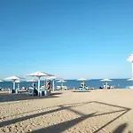 Selena Bay Luxury Sea View 1Br Apartment, Private Beach And Pool